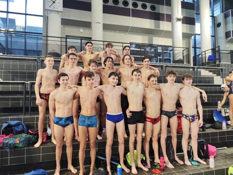 Groupe de nageurs lors d’un stage de natation organisé par SPORT'N GO